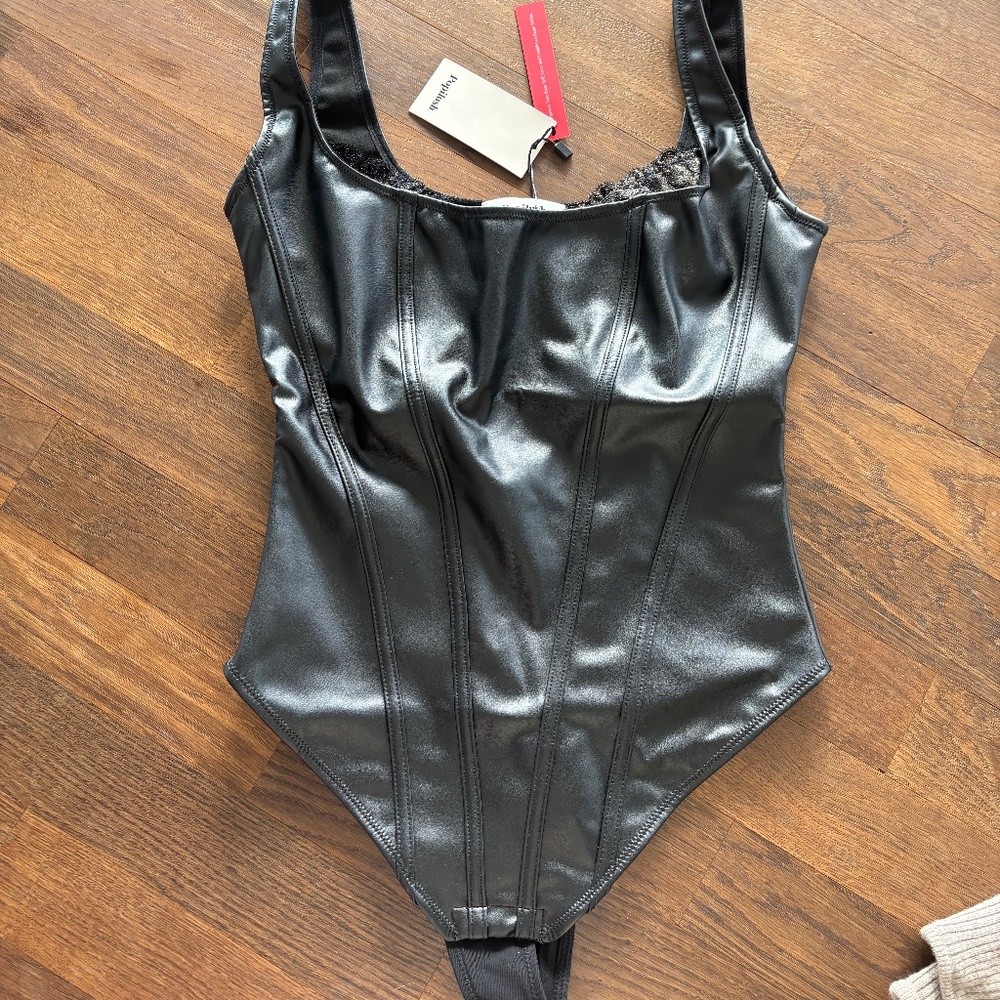 POPILUSH faux leather bodysuit- BNWT- sze M- Black